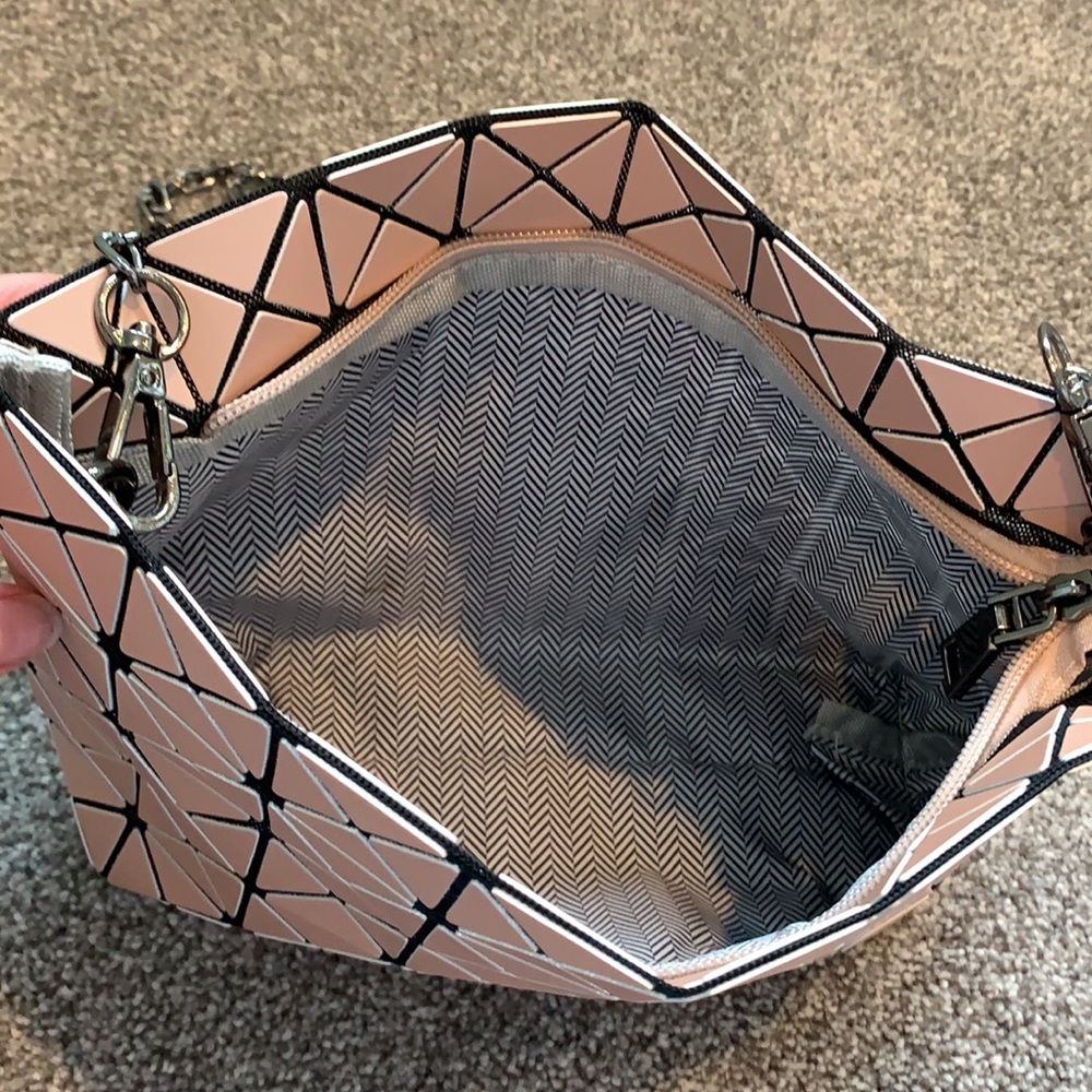 Geometric Crossbody purse - Picture 3 of 3